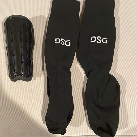 Kids Dicks Sporting Goods shin guards with socks - Picture 1 of 1